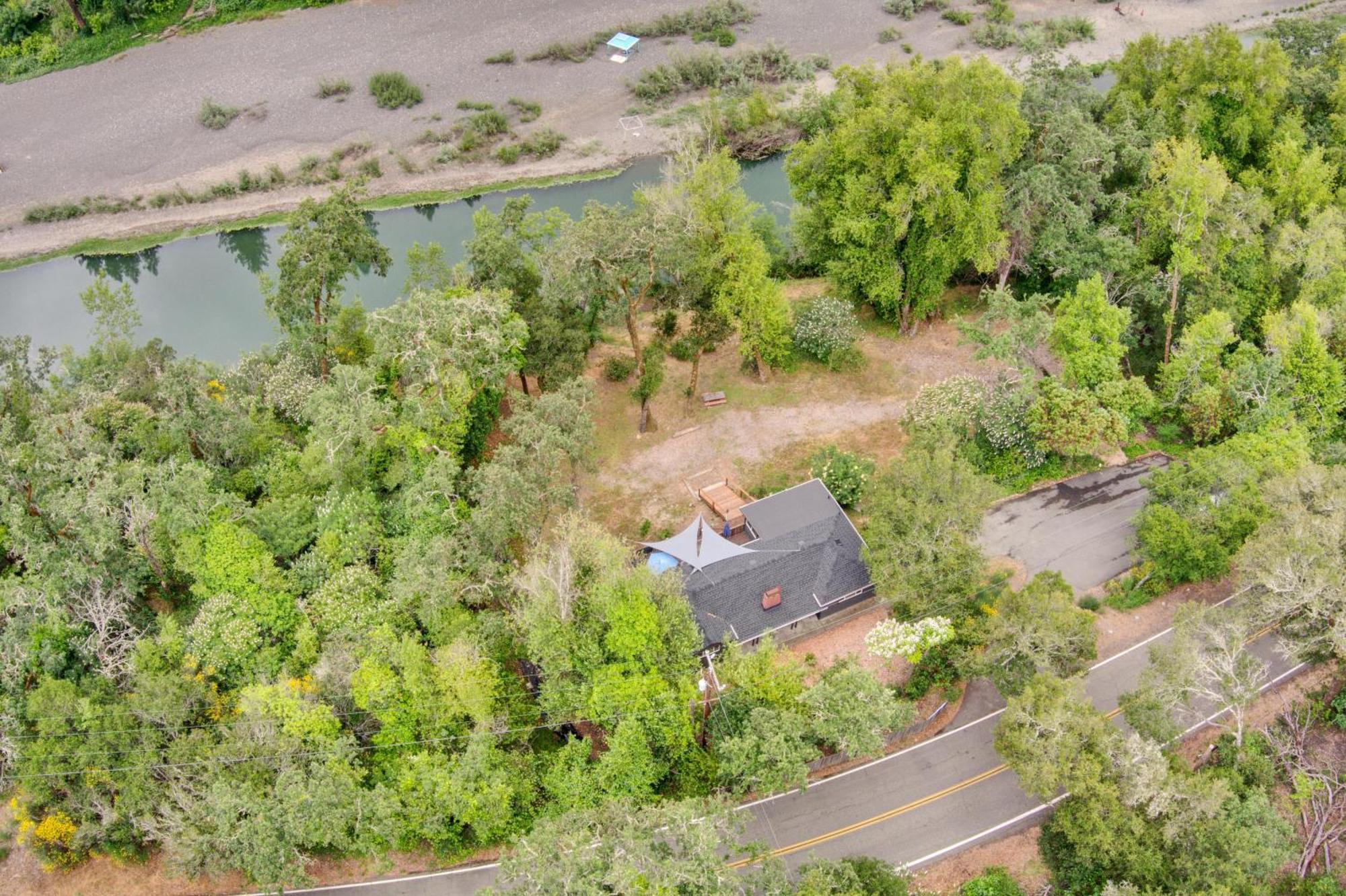 Rivers Breeze Relaxing Riverside Cabin With Private Suite Kayaks Healdsburg Bagian luar foto